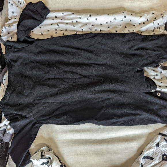 Cat & Jack Baby Girl 3-6M Cute Bows, Stars,+ Black & White Fall Rompers Bundle - Picture 9 of 10